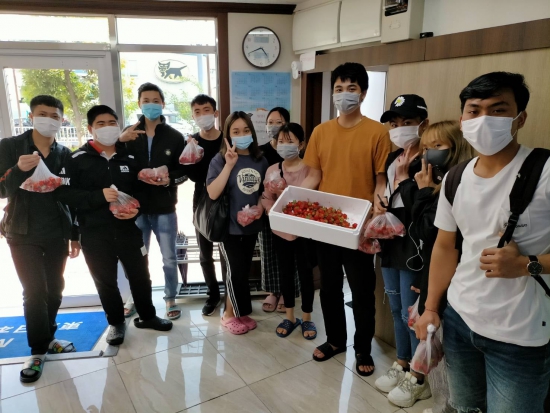 TRƯỜNG NHẬT NGỮ MDI TOKYO LUÔN TẶNG QUÀ CHO HỌC SINH
