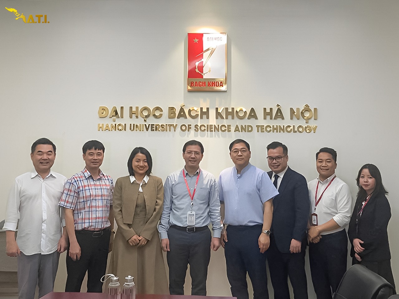 Ban lãnh đạo các trường chụp ảnh lưu niệm